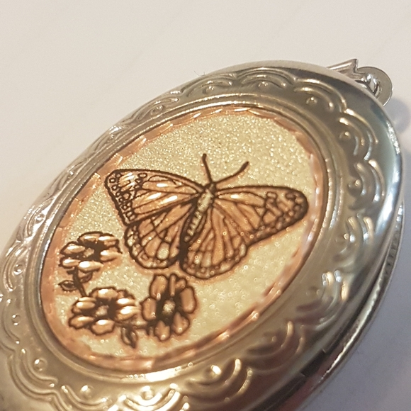 Locket - Picture 12 of 16